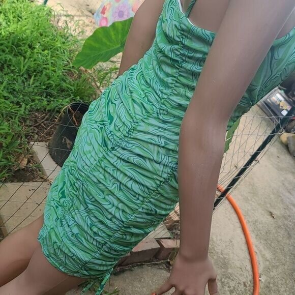 Liz & Sara Green Swirl Abstract Runched  Dress - Picture 3 of 6